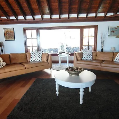 In Puerto Del Carmen Sleeps 8 Includes Swimming Pool And Air Con *