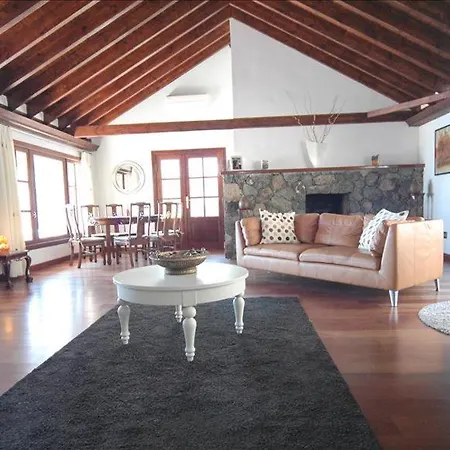 In Puerto Del Carmen Sleeps 8 Includes Swimming Pool And Air Con Vila Puerto del Carmen (Lanzarote)
