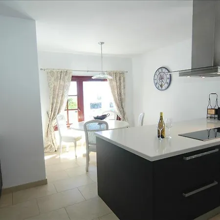 Vila In Puerto Del Carmen Sleeps 8 Includes Swimming Pool And Air Con *