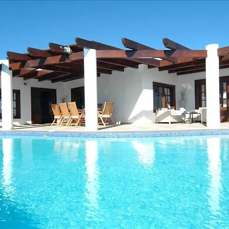 Vila In Puerto Del Carmen Sleeps 8 Includes Swimming Pool And Air Con Puerto del Carmen (Lanzarote)