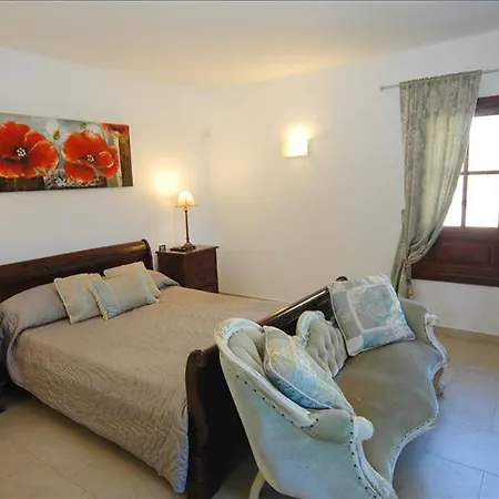 Vila In Puerto Del Carmen Sleeps 8 Includes Swimming Pool And Air Con Puerto del Carmen (Lanzarote)