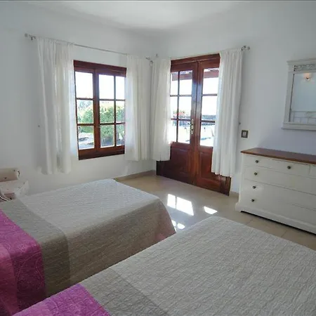 In Puerto Del Carmen Sleeps 8 Includes Swimming Pool And Air Con *