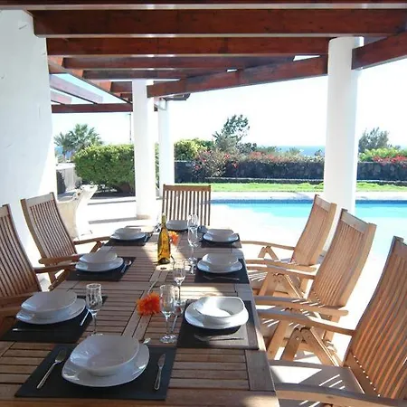 In Puerto Del Carmen Sleeps 8 Includes Swimming Pool And Air Con Vila