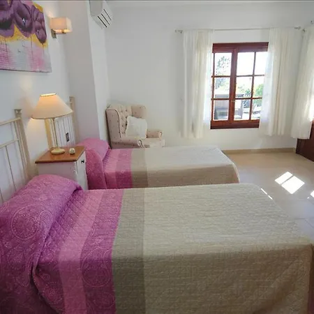 Vila In Puerto Del Carmen Sleeps 8 Includes Swimming Pool And Air Con *