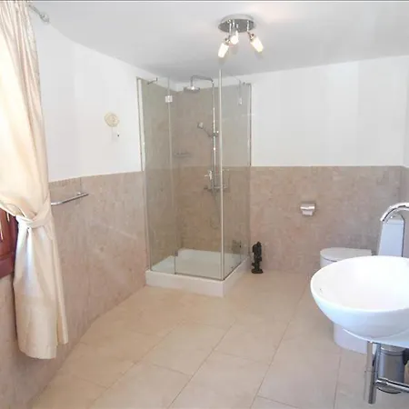 In Puerto Del Carmen Sleeps 8 Includes Swimming Pool And Air Con Vila *